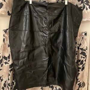 Rebdolls faux leather skirt, Like New Condition, beautiful style, lined skirt